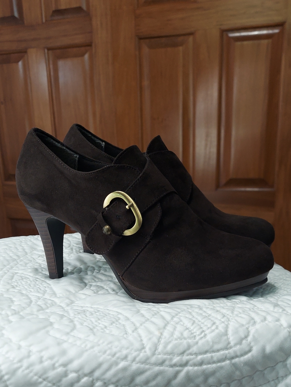 Cato Chocolate Brown Suede Ankle Booties, Bold Gold Buckle, Size 8, Like New▪︎
